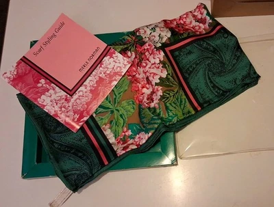 Oscar De La Renta VTG 100% Silk Made In Japan Vibrant Floral Chic Scarf Box & In - Image 1 of 4