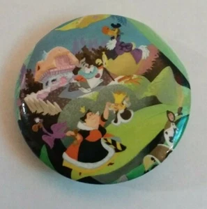 Walt Disney Alice im Wunderland Szene Pin/Knopf Herzkönigin weißes Kaninchen - Bild 1 von 3