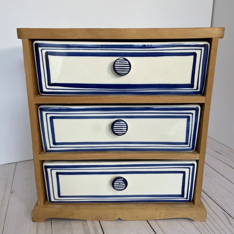 Taskets Renaissance Spice Chest Jewelry Storage Woven Basket Blue White Ceramic Cover