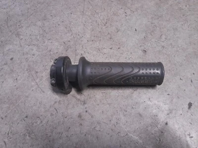 Piaggio Fly 125 2013 3 V IE - Tubo del acelerador empuñadura giratoria y abrazadera de carcasa de cable Foto 1 de 4