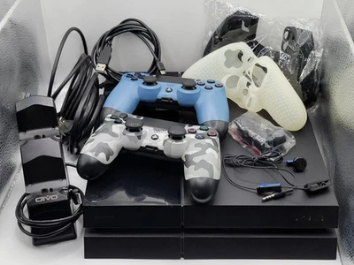 Consola Sony PlayStation 4 (500 GB) funcionando con 2 mandos y estación de carga Foto 1 de 4