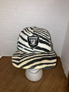 Vintage Oakland Raiders Mütze Kappe Druckknopflasche weiß schwarz NFL Football Zubaz Herren - Bild 1 von 9