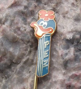 1976 Rare Classic Pez Club of Croatia Blue Cartoon Girl Duck Flower Pin Badge - Picture 1 of 2