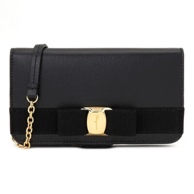 NUEVO CON ETIQUETAS NUEVO Salvatore Ferragamo Mujer Vara Arco iPhone 11 Teléfono Funda con Cadena $475+ Foto 1 de 4