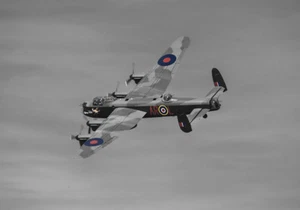 Avro Lancaster 2017 arte nariz en blanco y negro impresiones en lona en color varios tamaños - Imagen 1 de 2