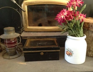 ANTIQUE VINTAGE METAL TIN CASH BOX BANK DOCUMENT SECURITY WEDDING FAVORS NO KEY - Picture 1 of 4