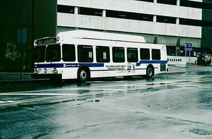 ORIGINAL KODACHROME SLIDE NYC BUS 1999 NEW-FLYER CNG #939 B-61 QNS PLAZA 4/12/03 - Picture 1 of 1