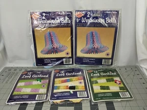 Guirnalda de hojas de 12 pies Beistle 55628 lote multicolor 9 pulgadas y lote de campanas de Westminster - Imagen 1 de 9