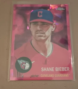 2022 Topps Chrome Platinum Shane Bieber #189 Fuschia Atomic Refractor 37/100 - Bild 1 von 3