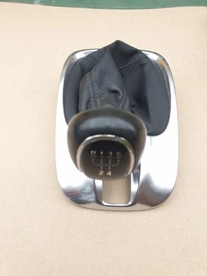 VAUXHALL MERIVA-B. PERILLA DE ENGRANAJE. GATOR. TAPA CROMADA. Foto 1 de 3