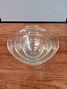 Juego de 3 cuencos anidadores de lágrima vintage Pyrex medida/mezcla/verter - Imagen 1 de 16