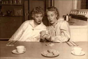 Ep.#1, I Love Lucy, Playing Cards “Lucy Thinks Ricky Is Trying to Do Away wi Her - Picture 1 of 2