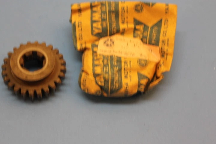 НОВЫЙ ИЗ СТАРЫХ ЗАПАСОВ YAMAHA MX100 MX175 AT1 4-Е КОЛЕСО ПЕРЕДАЧА 24T ДЕТАЛЬ # 265-17241-00-00 - Изображение 1 из 4