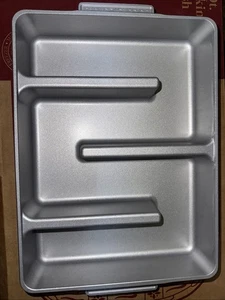 BAKERS EDGE Cast Aluminum 9X12 Non-Stick Continuous Edge Brownie Pan Made in USA - Picture 1 of 21