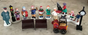 Lote De Colección De 13 Figuras Y Accesorios Pueblo De Navidad Lemax & Dept 56 - Imagen 1 de 4