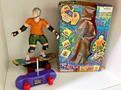 Totally Extreme Skateboard Radio Controlled Action Figure Toy  Box remote WORKS! - Image 1 of 4