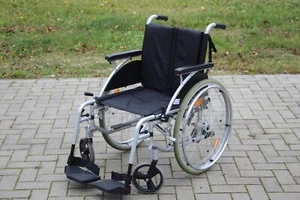 Rollstuhl Sunrise Medical Breezy Elgance 205 Faltrollstuhl bis 125 kg SB:48cm - Bild 1 von 12