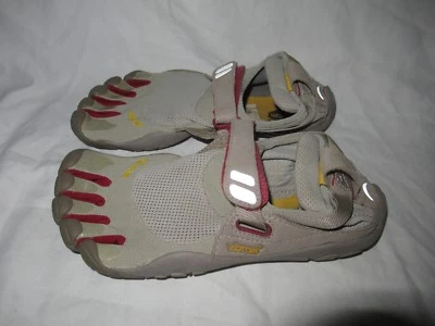 VIBRAM FiveFingers KSO Zapato Rojo Gris Puntera Zapatos Mujer Talla 37 Usado en Excelente Condición!! Foto 1 de 4