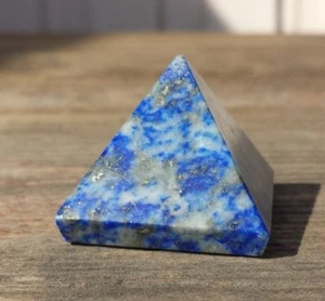 NATURAL LAPIS LAZULI MEDIUM GEMSTONE PYRAMID 27-30mm - Picture 1 of 5