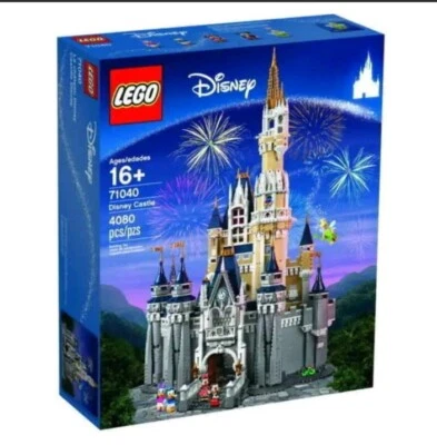 Lego Walt Disney Cinderella Castle 71040 Mickey Minnie Donald Daisy & Tinkerbell - Image 1 of 4