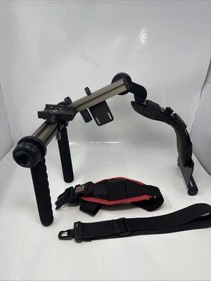 Soporte de montaje en hombro para cámara DVTEC DV Rig Pro para video digital y HD-SLR Foto 1 de 4