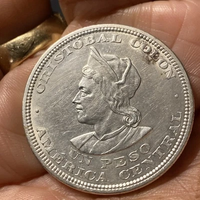 AU 1914 El Salvador Un Peso Cristóbal Colón Moneda Plata Foto 1 de 4