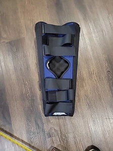 DJO, LLC leg knee brace - Medium - Picture 1 of 8