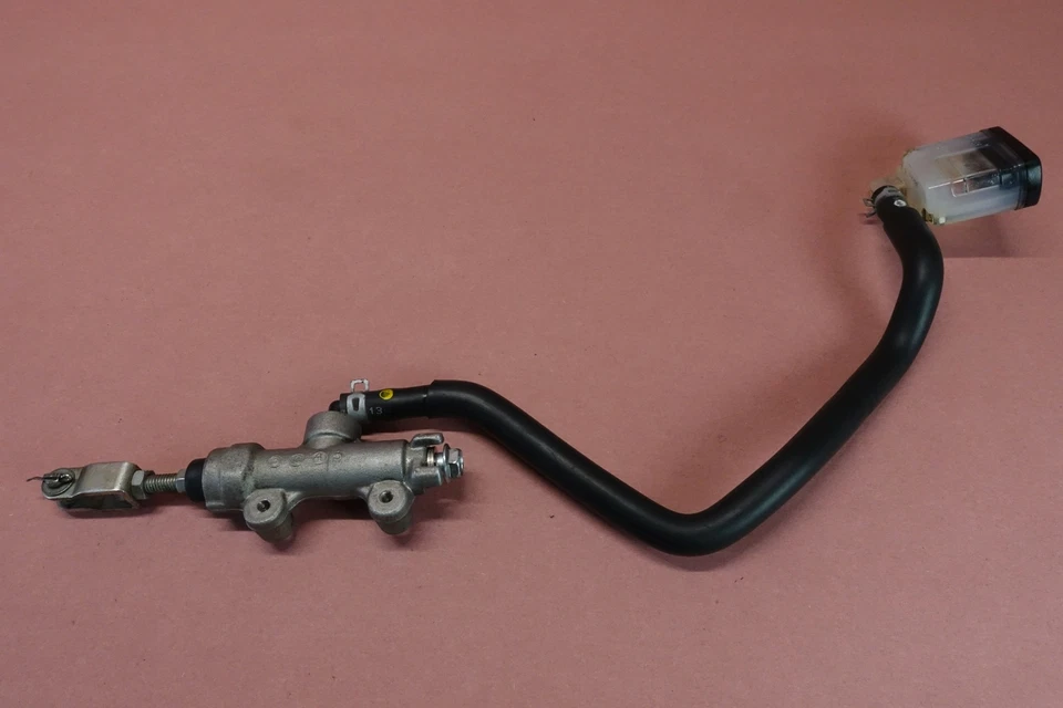 Cilindro maestro de freno trasero Suzuki SFV650 2013-2015 Foto 1 de 4