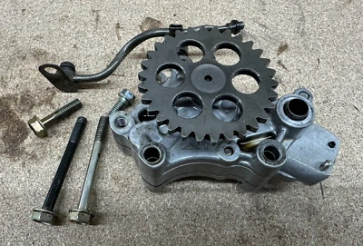 1985 Honda XR350R XR350 R Oil Pump, Gear, Hose Line 15100-KN5-670 Foto 1 de 2