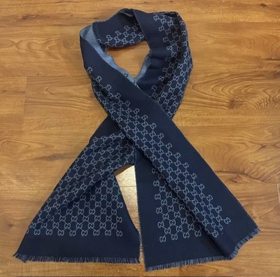🧣 Bufanda Gucci GG Monograma Lana-Seda — Azul Marino/Gris Reversible — Hecha en Italia Foto 1 de 4