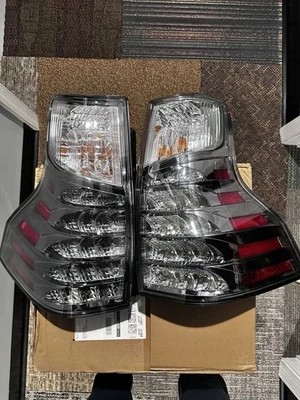 Par de luces traseras OEM para Lexus GX460 2014-2023 Foto 1 de 4