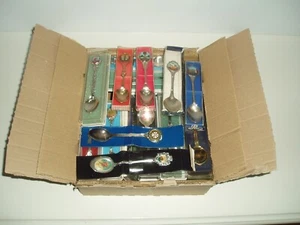 Large Collection of 36 Vintage Collectors Teaspoons. - Foto 1 di 7