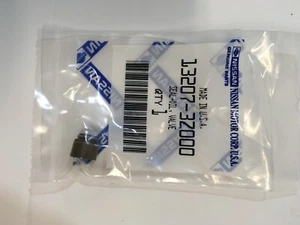 Valve stem seal NEW Nissan 13207-3Z000 - Bild 1 von 1