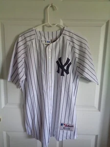 Nuevo con etiquetas - Camiseta deportiva de béisbol auténtica de los Yankees de Nueva York - Grandes Ligas - Adulto - Talla 18/20 - Imagen 1 de 2