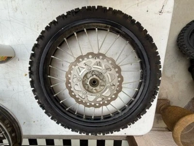 2022 Kawasaki KX85 OEM Stock Front Wheel Assembly w/ Tire - Imagem 1 de 3