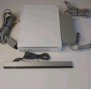 Nintendo Wii RVL-001 512 MB  - White Tested Cables & Controllers. GameCube Ready - Picture 1 of 9
