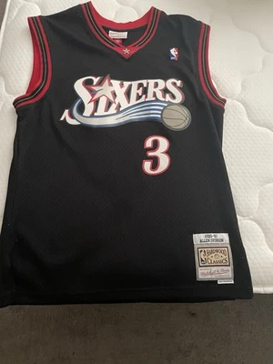 Camiseta Allen Iverson #3 Philadelphia 76ers Hardwood Classics - Negra - Talla L Foto 1 de 4