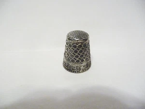 PORTACHIAVI VINTAGE IN ARGENTO 800 GRECO CON DISEGNO A RETICOLO - Foto 1 di 6