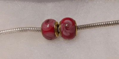 Juego de 2 NUEVO Pandora Rojo con Rosas Rosas Cuentas de Cristal de Murano (NÚCLEO DORADO) Foto 1 de 2