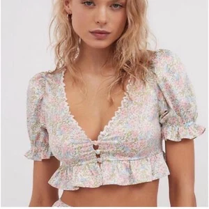 For love and lemons Farrah top Size Medium Deep V Neck Cropped Length - Picture 1 of 12