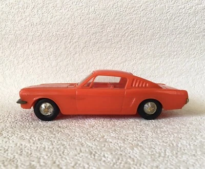 Ford Mustang Fastback 1965 de colección coche de juguete de plástico de 7" de largo antiguo coleccionista muscular Foto 1 de 4