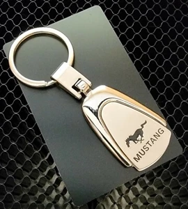 Mustang Llavero Metal Pesado Acabado Cepillado y Cromo Lágrima Grabado Logo - Imagen 1 de 3