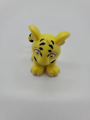 Neopets Yellow Kougra Figure Figurine Toy Thinkway Toys PVC Cover