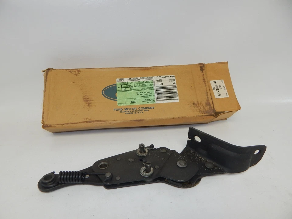 New OEM 1996 1997 Ford Explorer Rear Seat Latch Catch Assembly F67Z7861383AB Foto 1 de 1