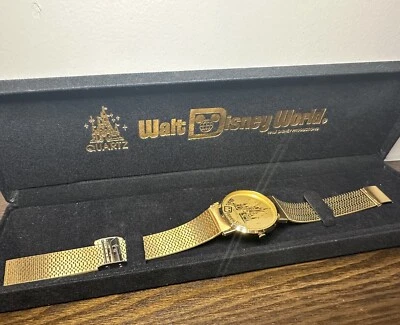 Reloj de Cuarzo Walt Disney World Magic Kingdom Castillo de Cenicienta De Colección Años 70 Nuevo Foto 1 de 4