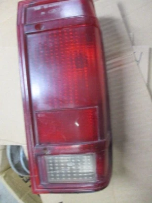 Conjunto de lámpara de luz trasera derecha Ford Ranger 1991-1992 con enchufes Foto 1 de 4