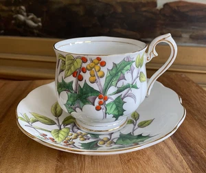ROYAL ALBERT Bone China HOLLY CUP & SAUCER Flower of the Month ENGLAND Vintage - Picture 1 of 10