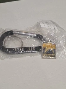 Star Trek 2009 Film Promo Karabiner Schlüsselanhänger und 25th Anniversary Pin - Bild 1 von 4