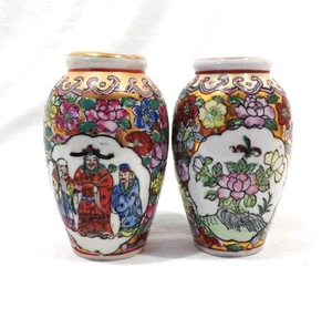"Juego de dos jarrones chinos de porcelana rosa familiar de 3 3/4"" de alto vintage" - Imagen 1 de 6