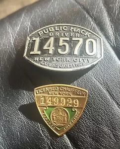 ANTIQUE PUBLIC HACK DRIVER LICENSE BADGE NEW YORK CITY 1922 CAB CHAUFFEUR BADGES - Picture 1 of 8